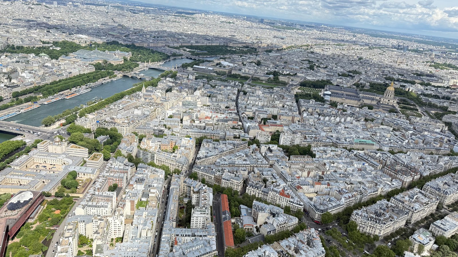 Vista aérea de París desde la cima de la Torre Eiffel